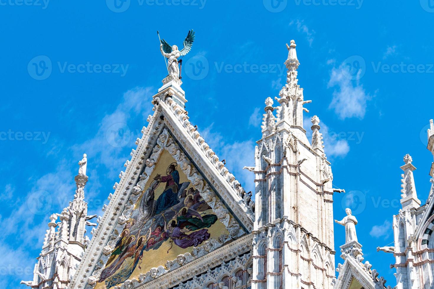 fasaden av katedralen i siena foto