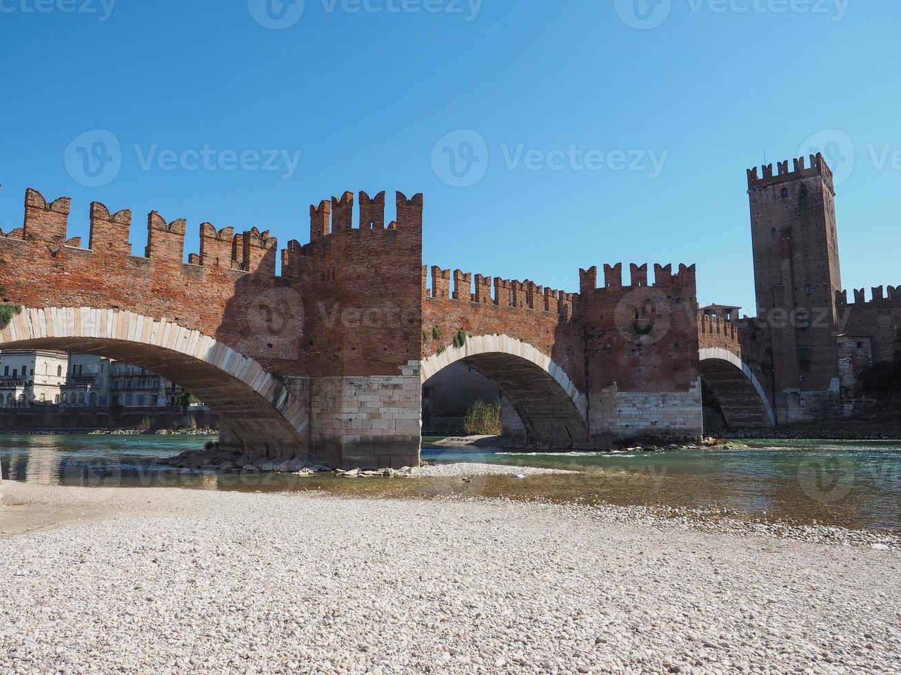 castelvecchio bridge aka scaliger bridge i verona foto