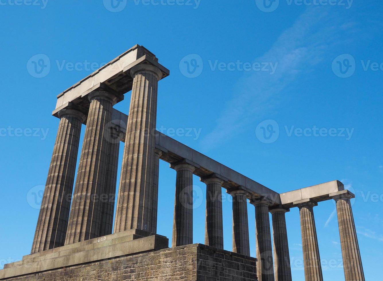 nationalmonument på calton hill i edinburgh foto