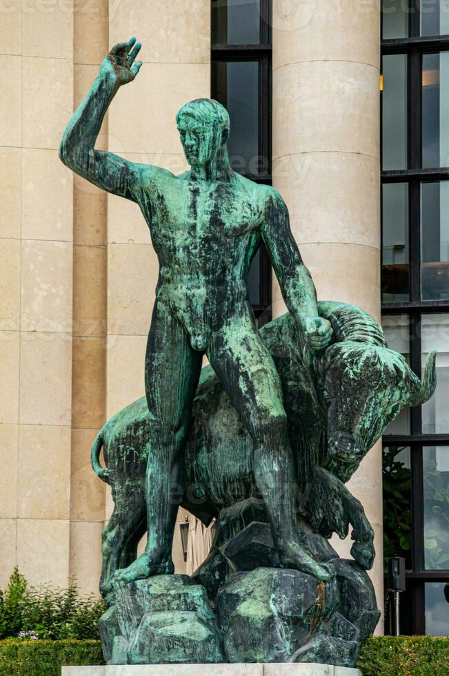 elegant staty på de musée de l'homme, trocadero, paris, Frankrike foto