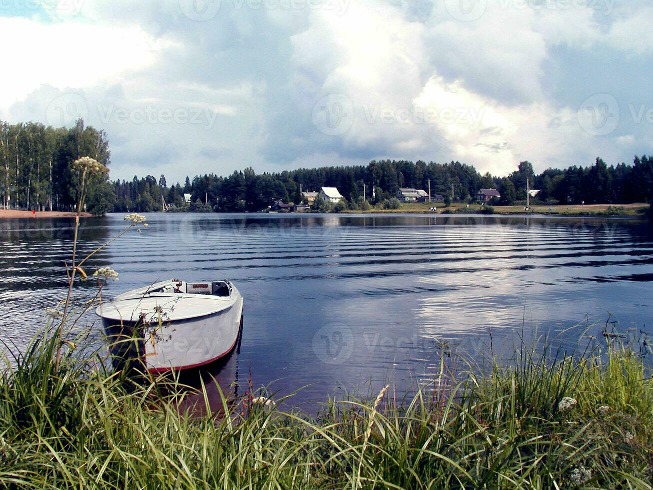 lugn på sjö svirstroi, ryssland foto