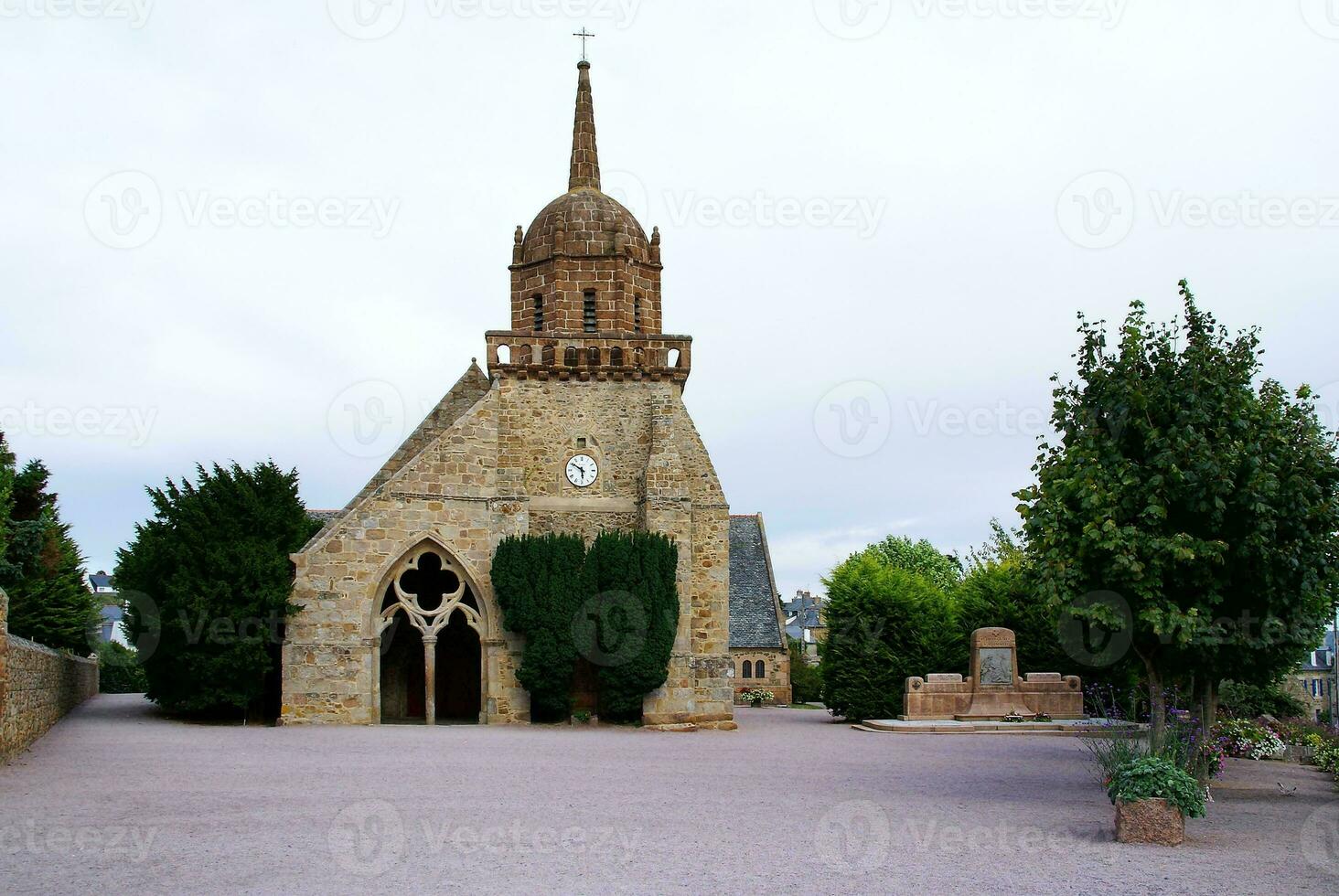 historisk kyrka i perros guirec, Bretagne, Frankrike foto