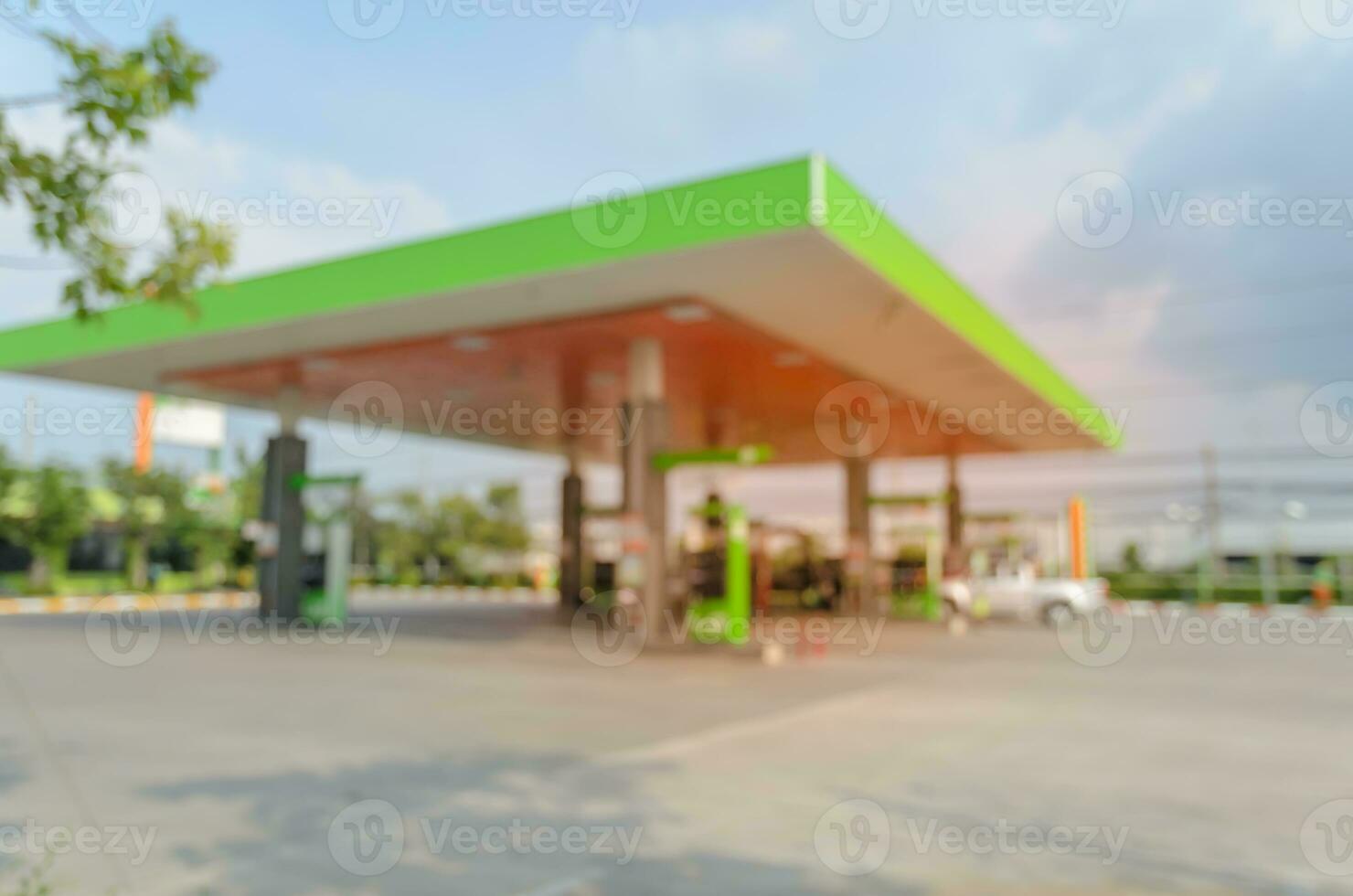 suddig bild av gas station eller fyllning station foto