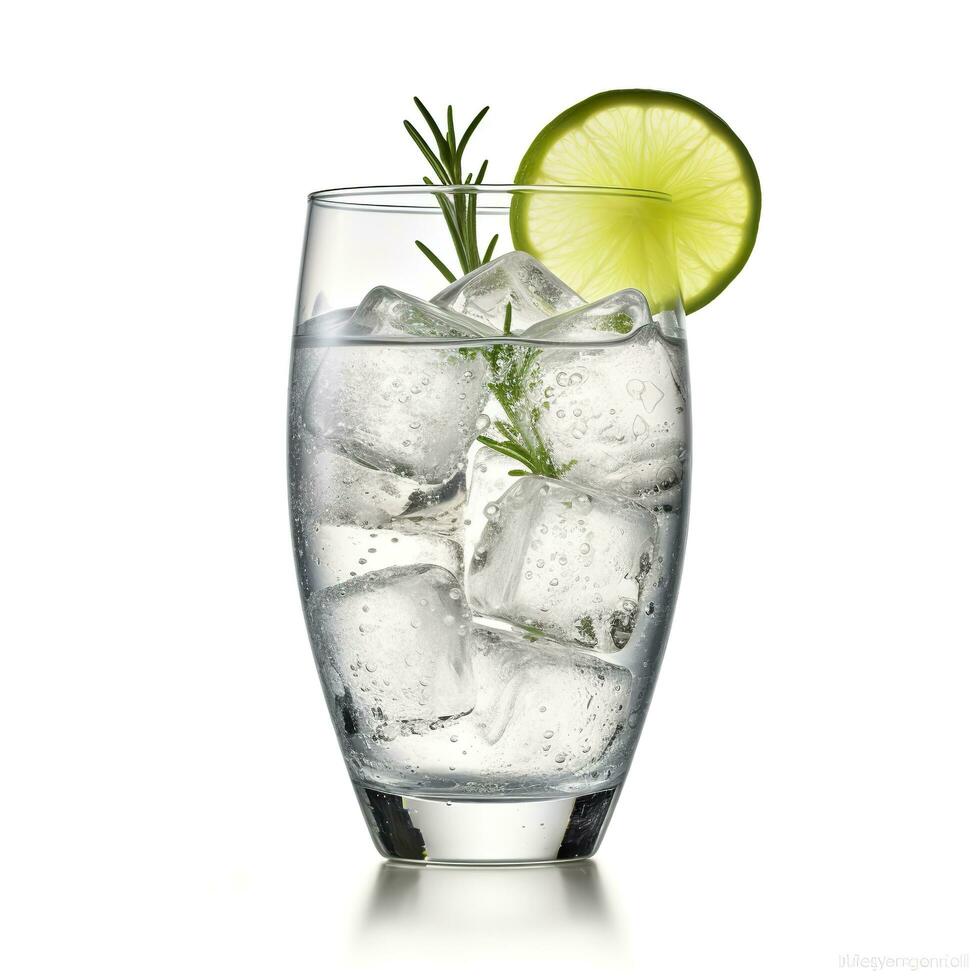 gin tonic glas av vatten med is isolerat på vit bakgrund. ai genererad foto