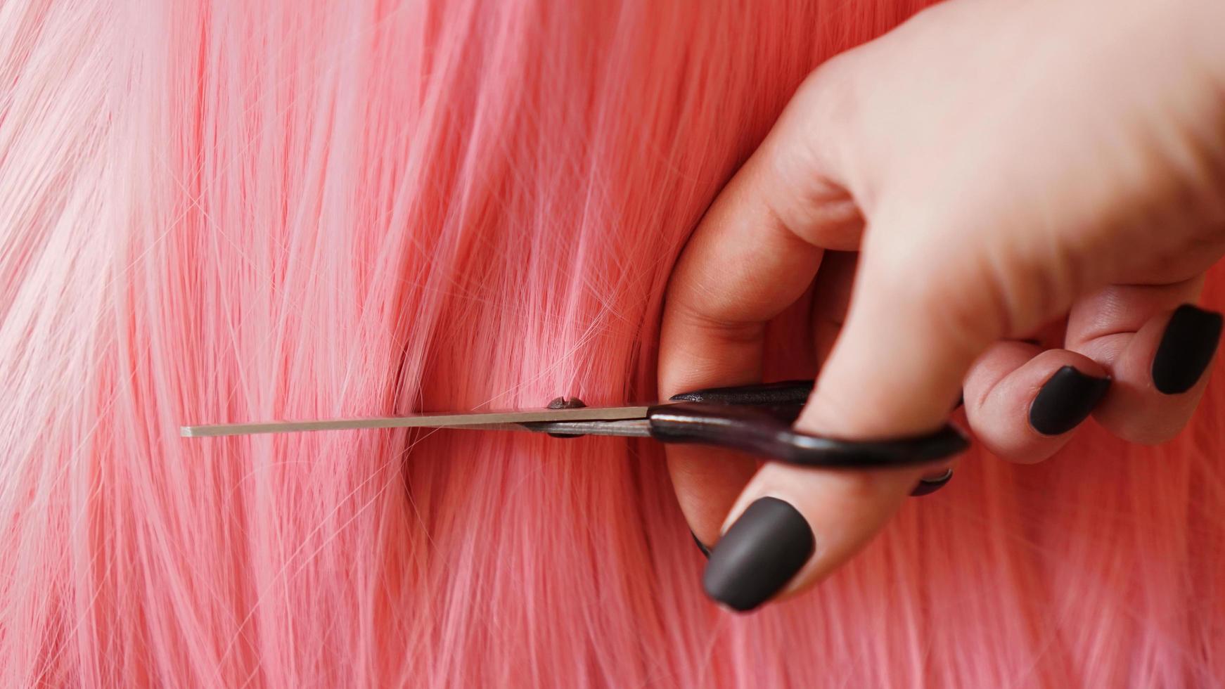 peruk och sax - rosa peruk - frisyrbakgrund foto