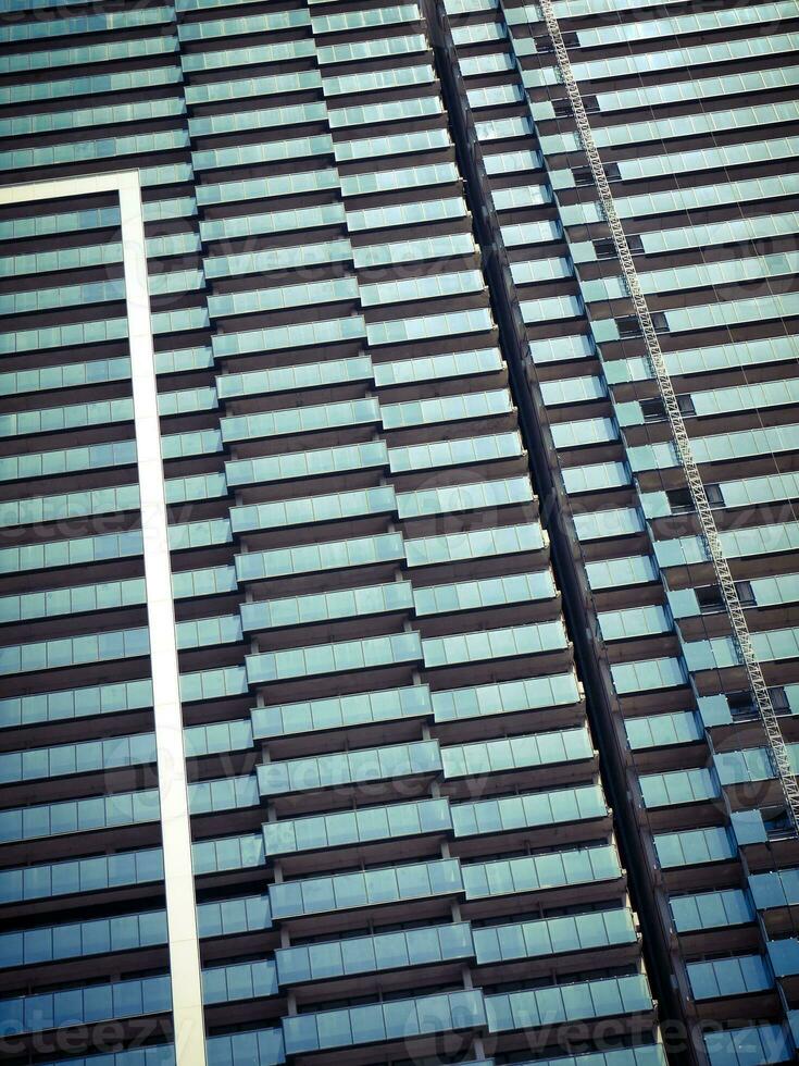 moder flervånings- byggnad Fasad bakgrund foto