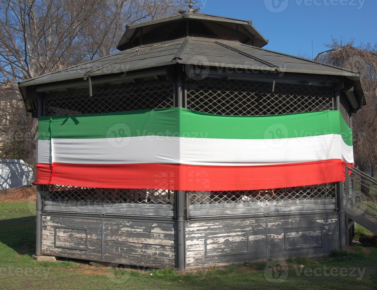 italiensk flagga på bandstand foto
