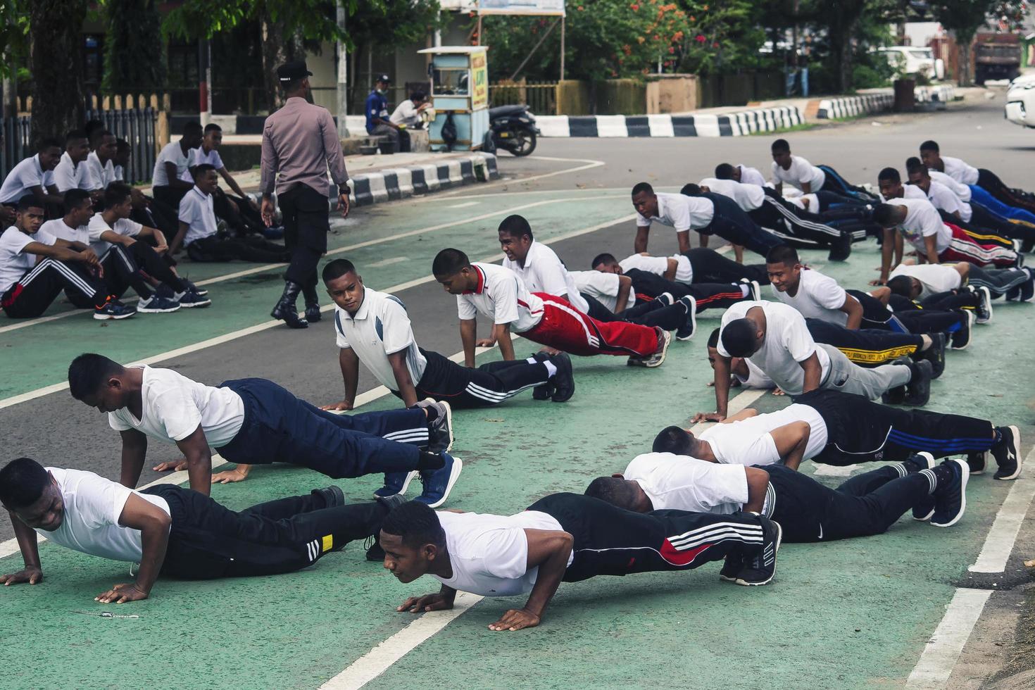 sorong, västra papua, indonesien 2021- indonesiska polisuppdragskandidater foto