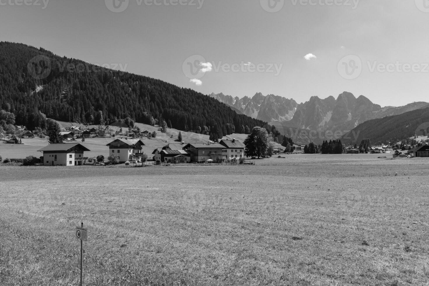 vandring nära gosau i österrike foto