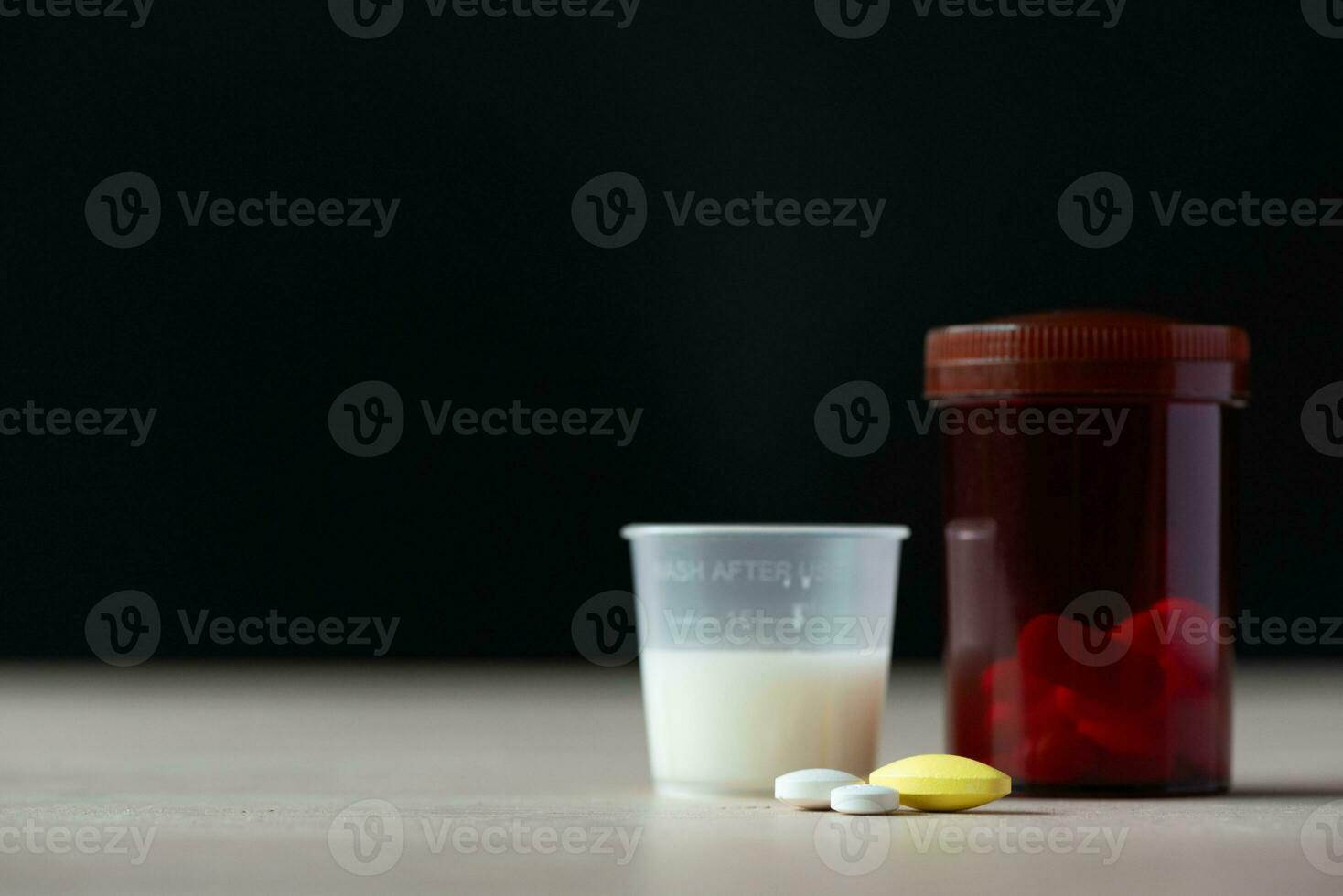 närbild se av mediciner på de tabell foto