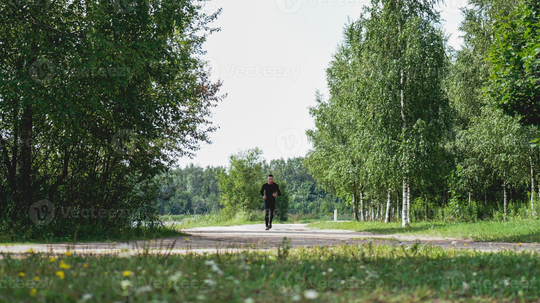 hälsosam livsstil - ung man springer foto