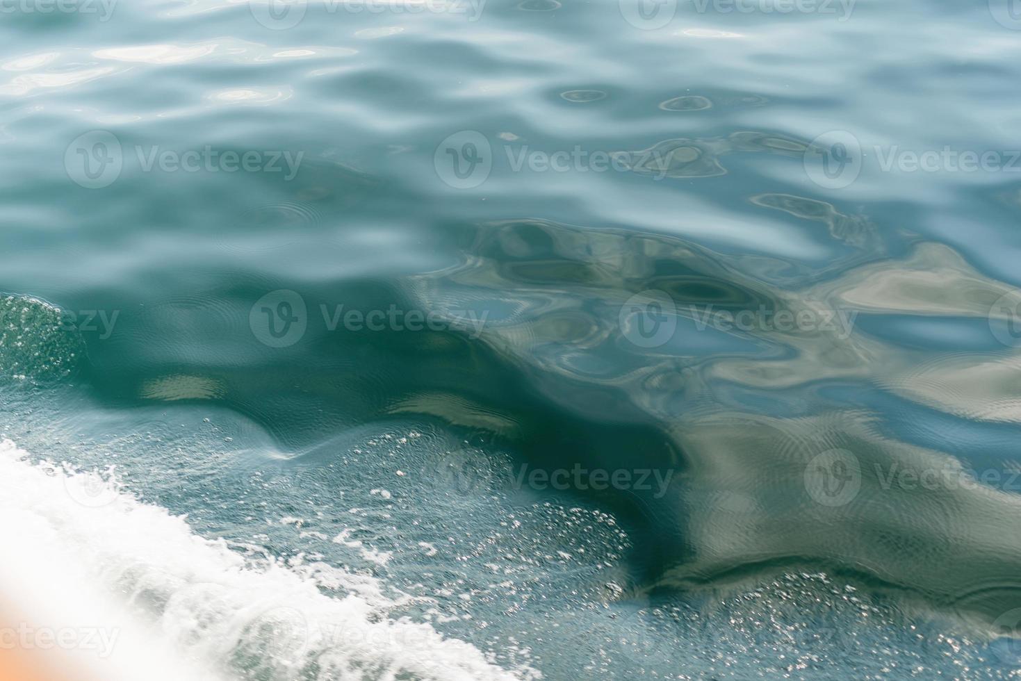 vår eller sommar abstrakt natur bakgrund havsvågor foto