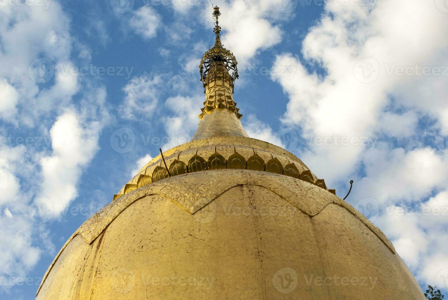 gyllene kupol av bupaya pagod, bagan, mandalay område, Myanmar, Asien foto