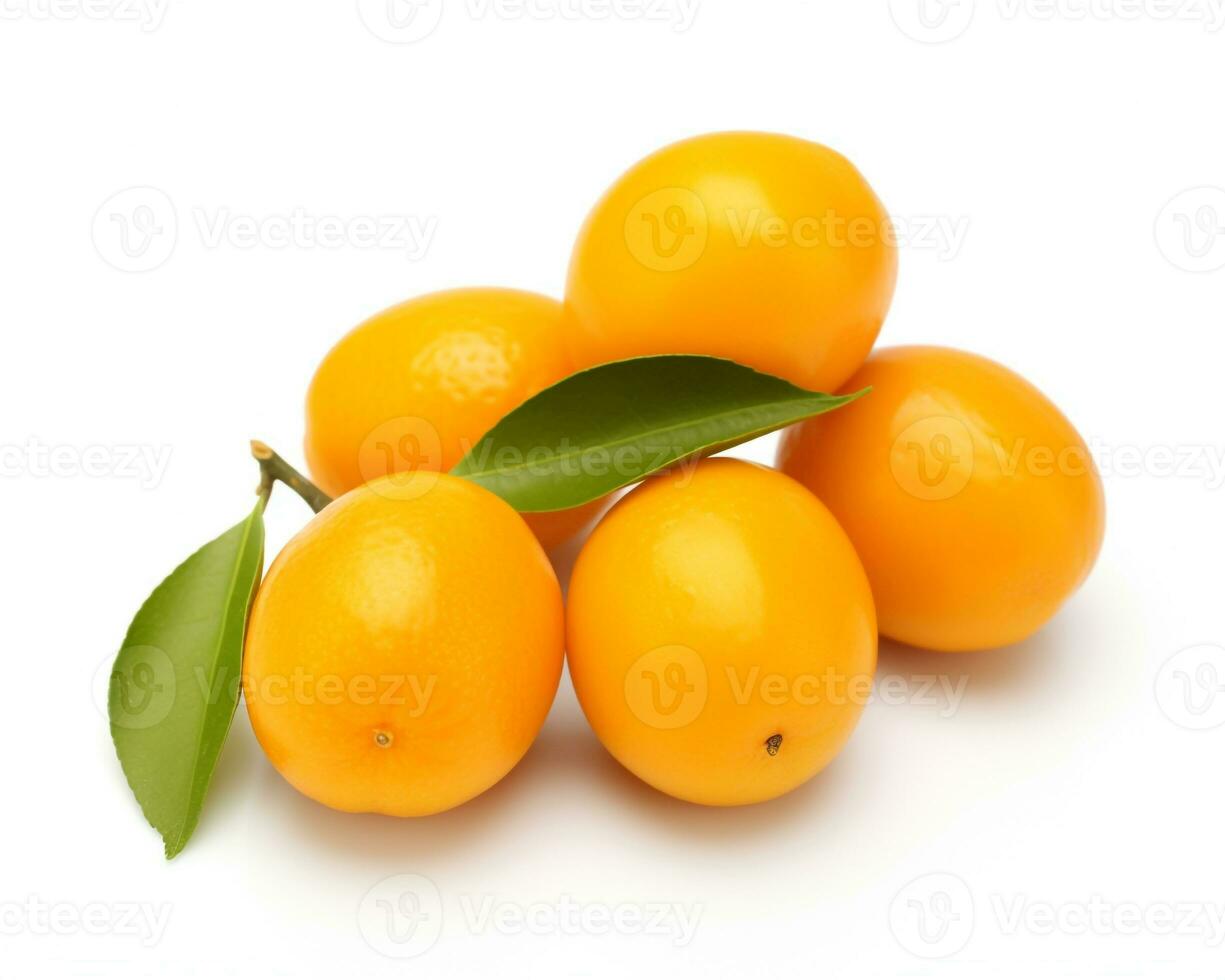 Foto av kumquat isolerat på vit bakgrund. generativ ai