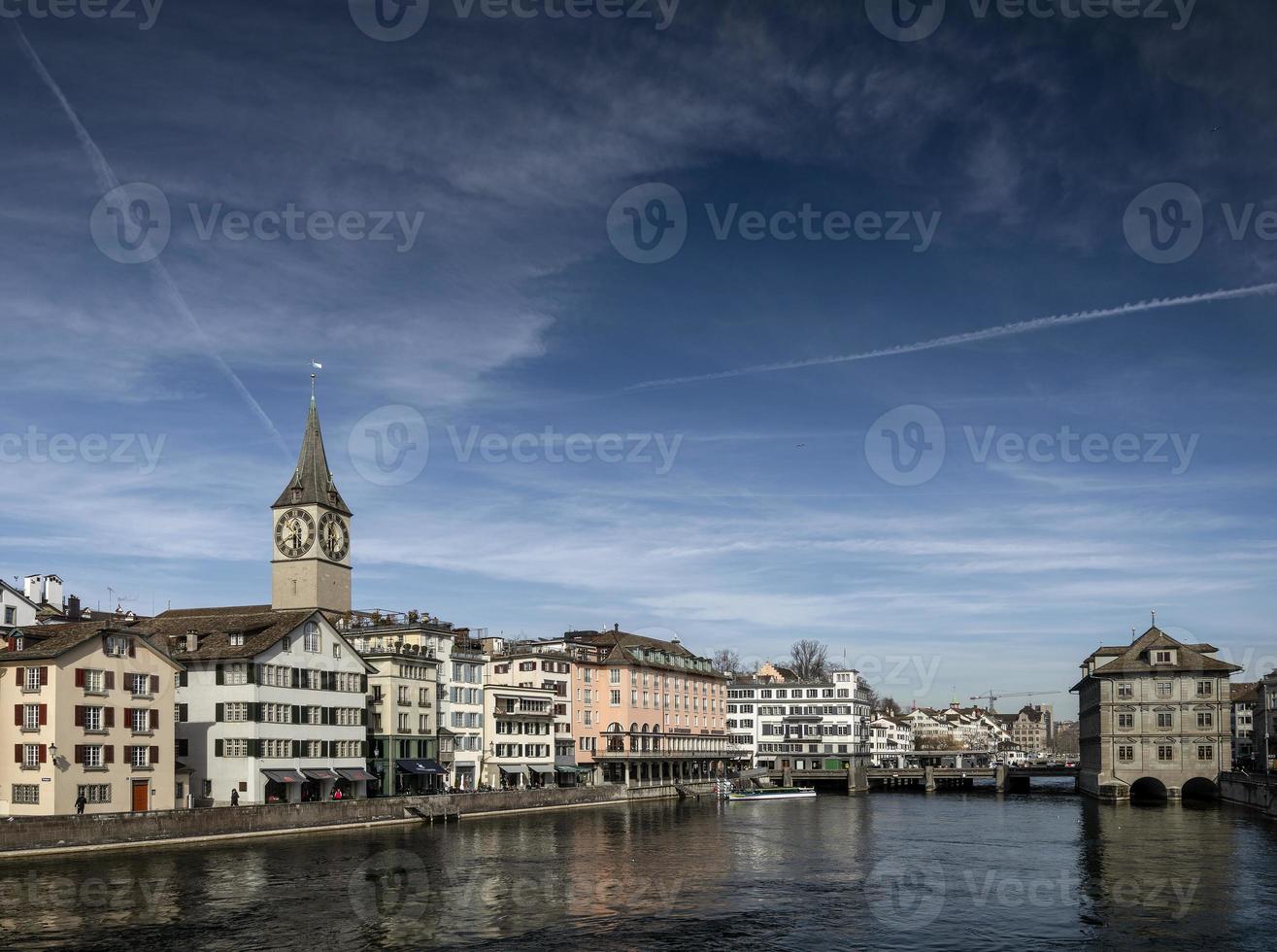 centrala Zürichs gamla stad och Limmatfloden landmärkesvy i Schweiz foto