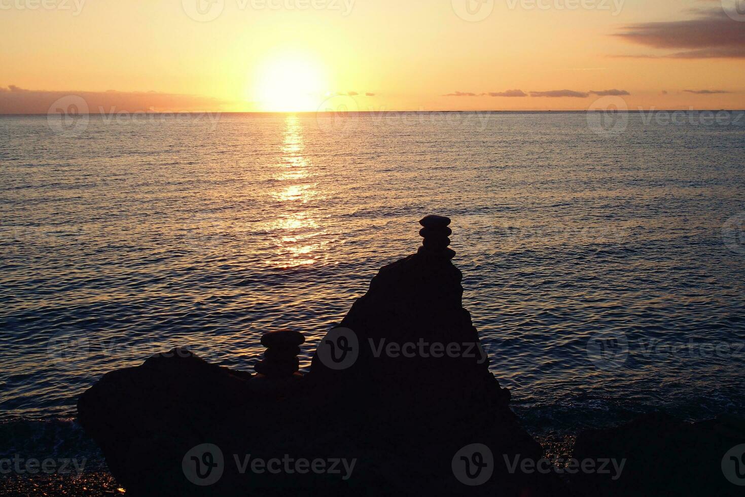 pittoresk hav landskap med de miljö Sol i en tropisk Land under sommar högtider foto