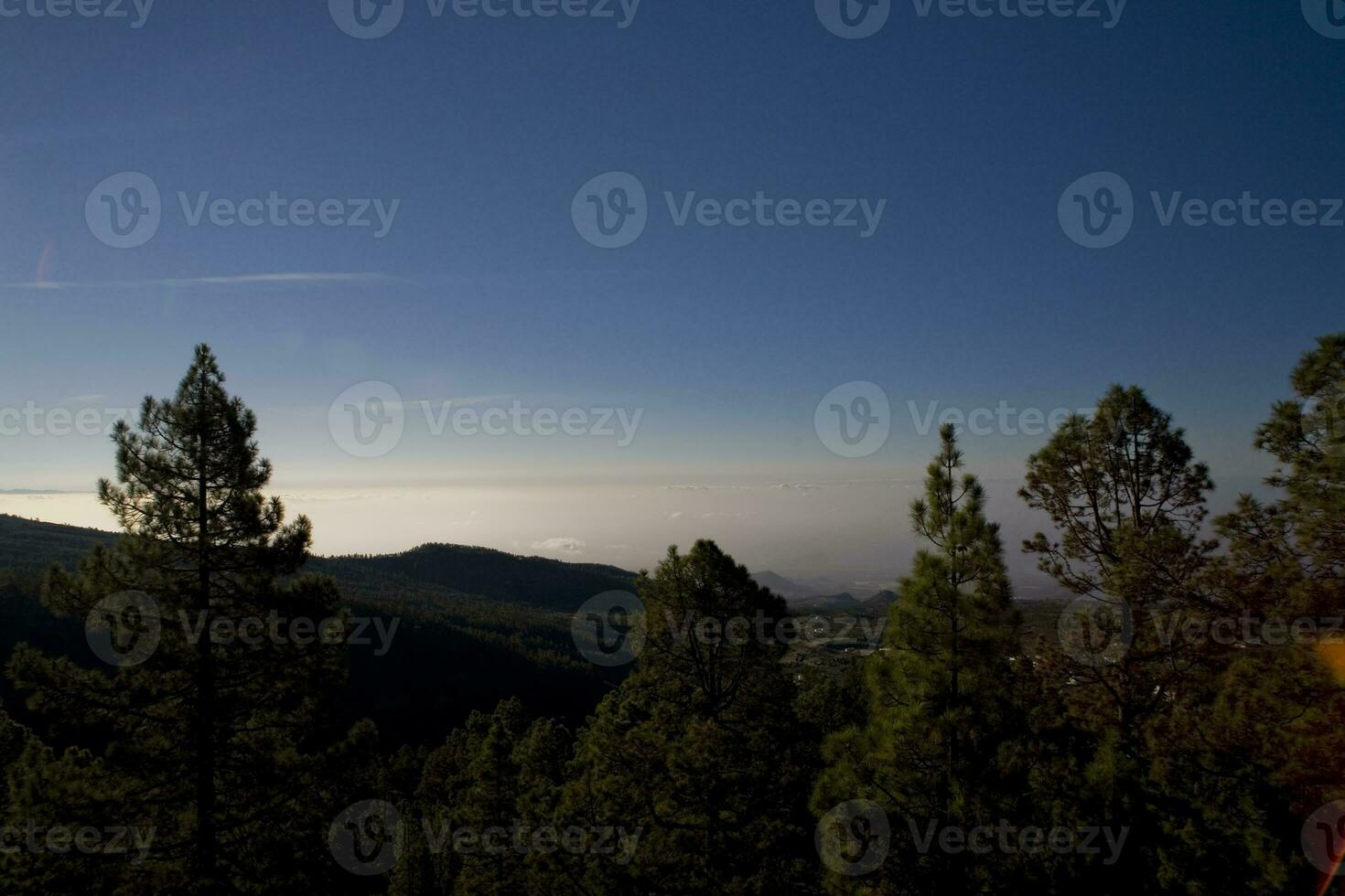 landskap från de kanariefågel ö av tenerife i de Centrum av de ö med en molnfri himmel foto