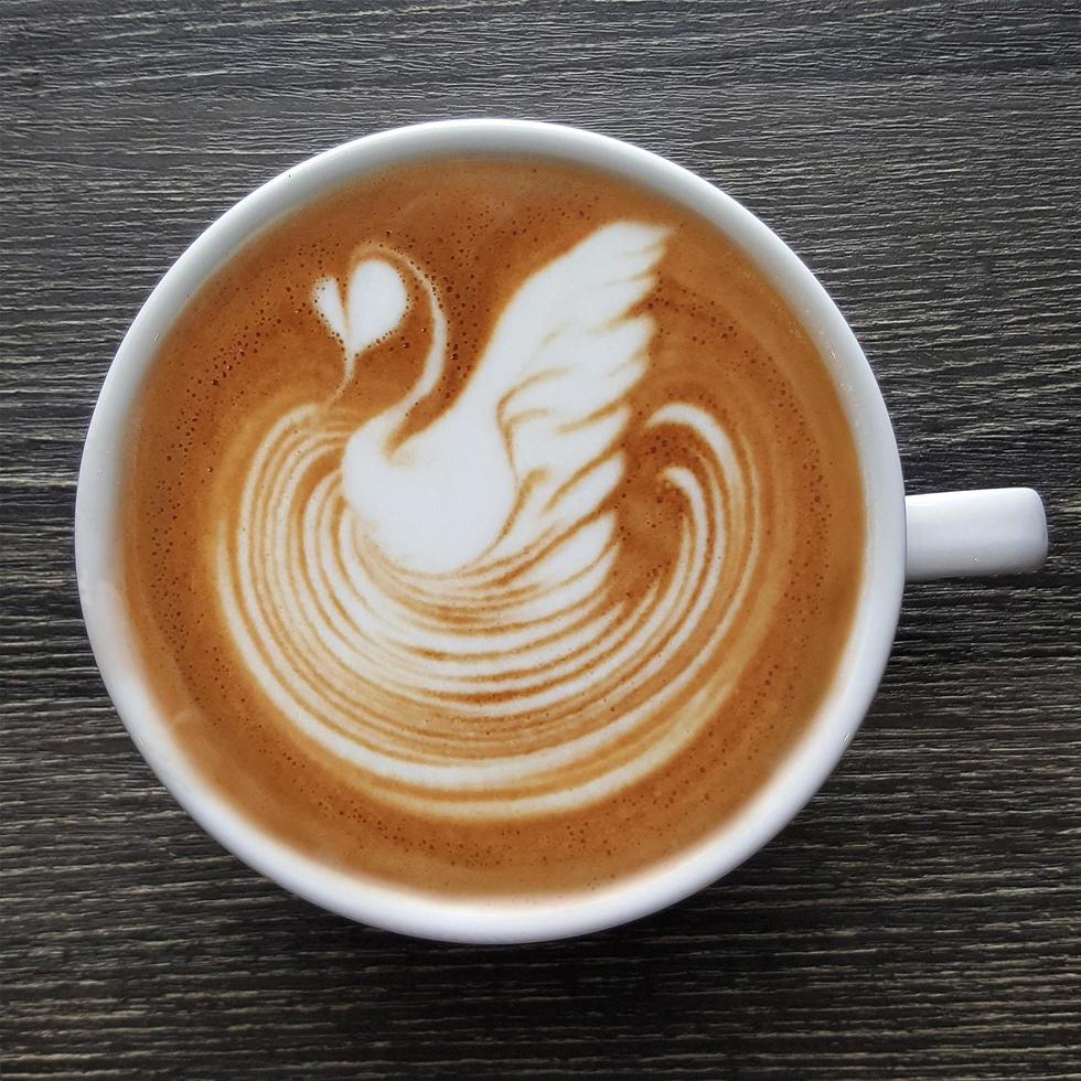 ovanifrån av en mugg latte art kaffe. foto