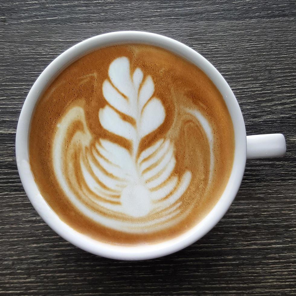 ovanifrån av en mugg latte art kaffe. foto