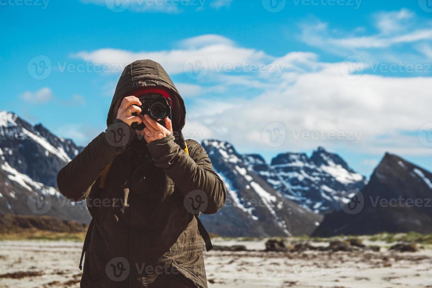 porträtt av professionell fotograf som tar naturfoto landskap foto