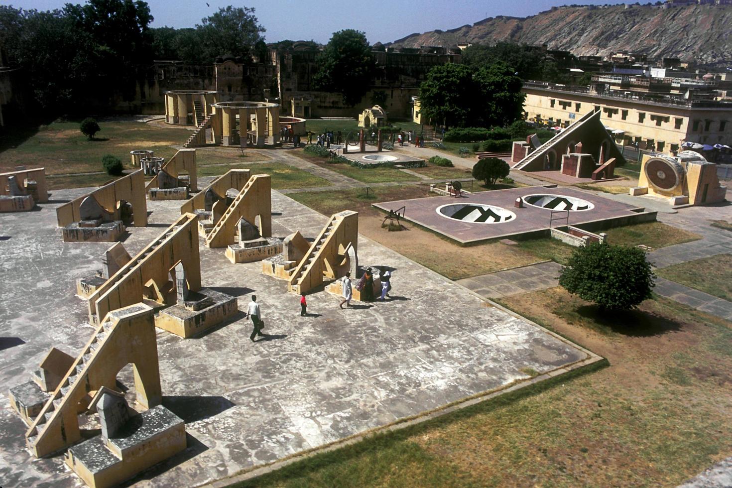 astronomiska observatoriet kallat 'janthar mathar' i jaipur, rajasthan, indien, asien foto