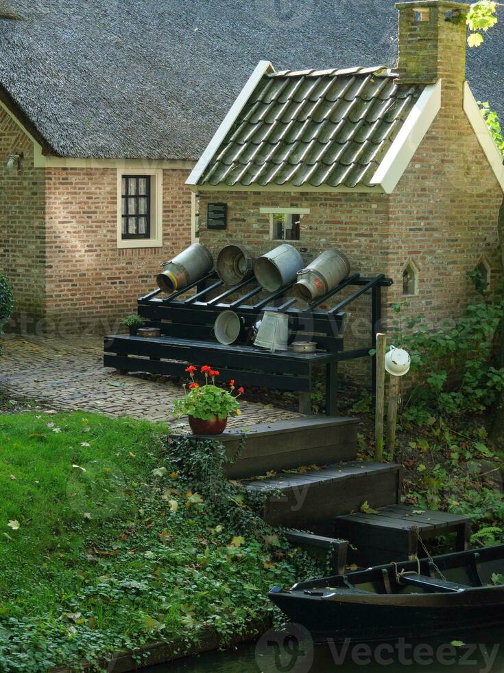 de små by av giethoorn i de nederländerna foto