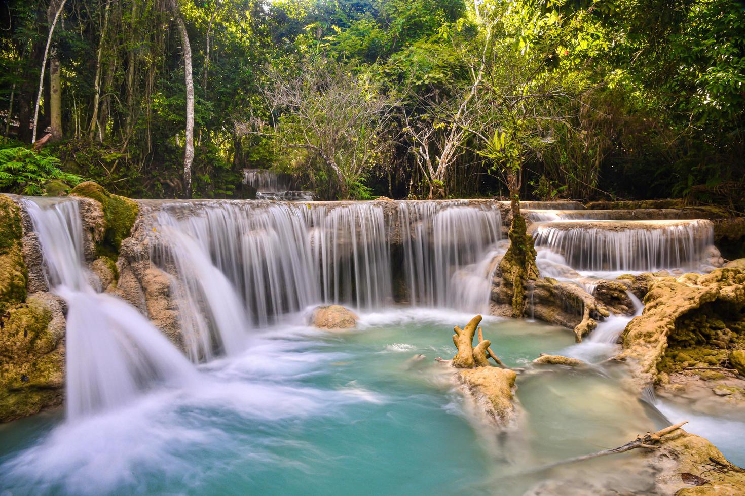 kuangsi vattenfall i luang prabang, laos foto