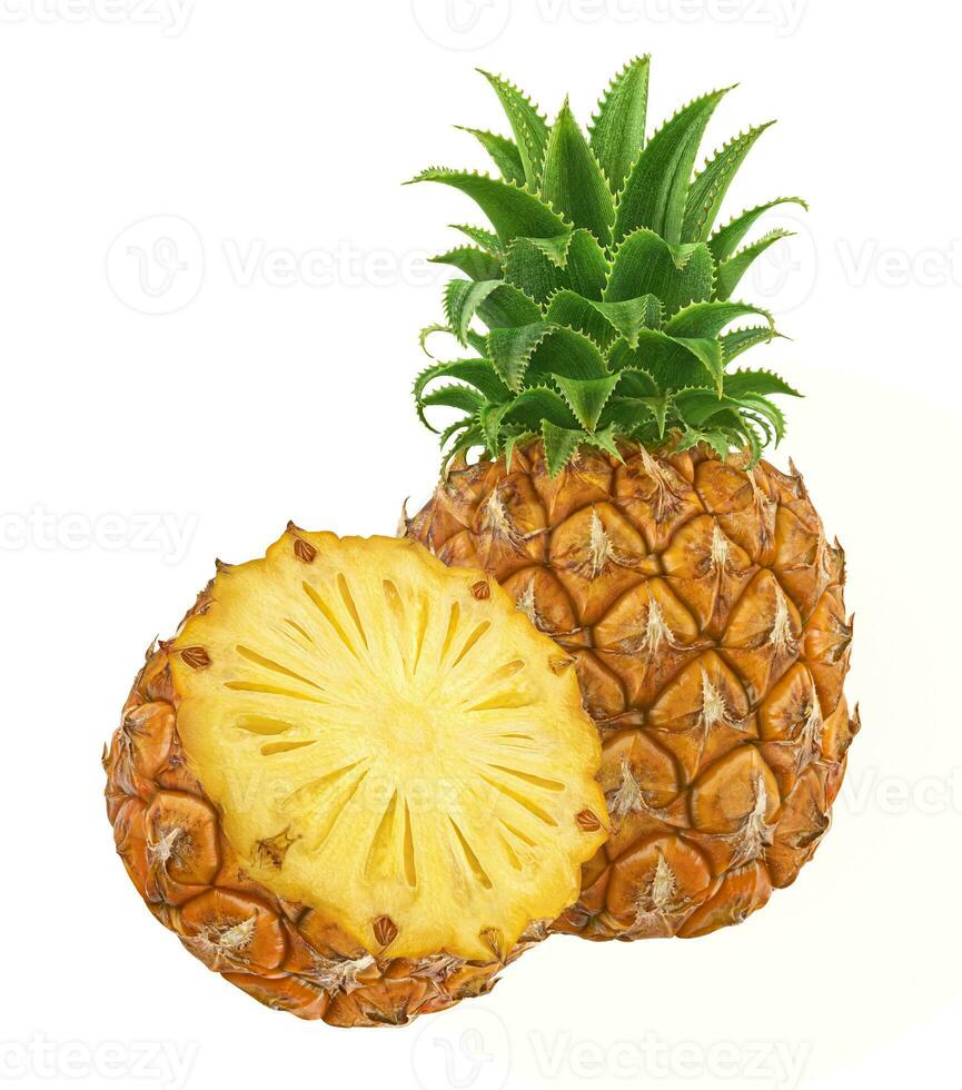 färsk ananas isolerat på vit bakgrund foto