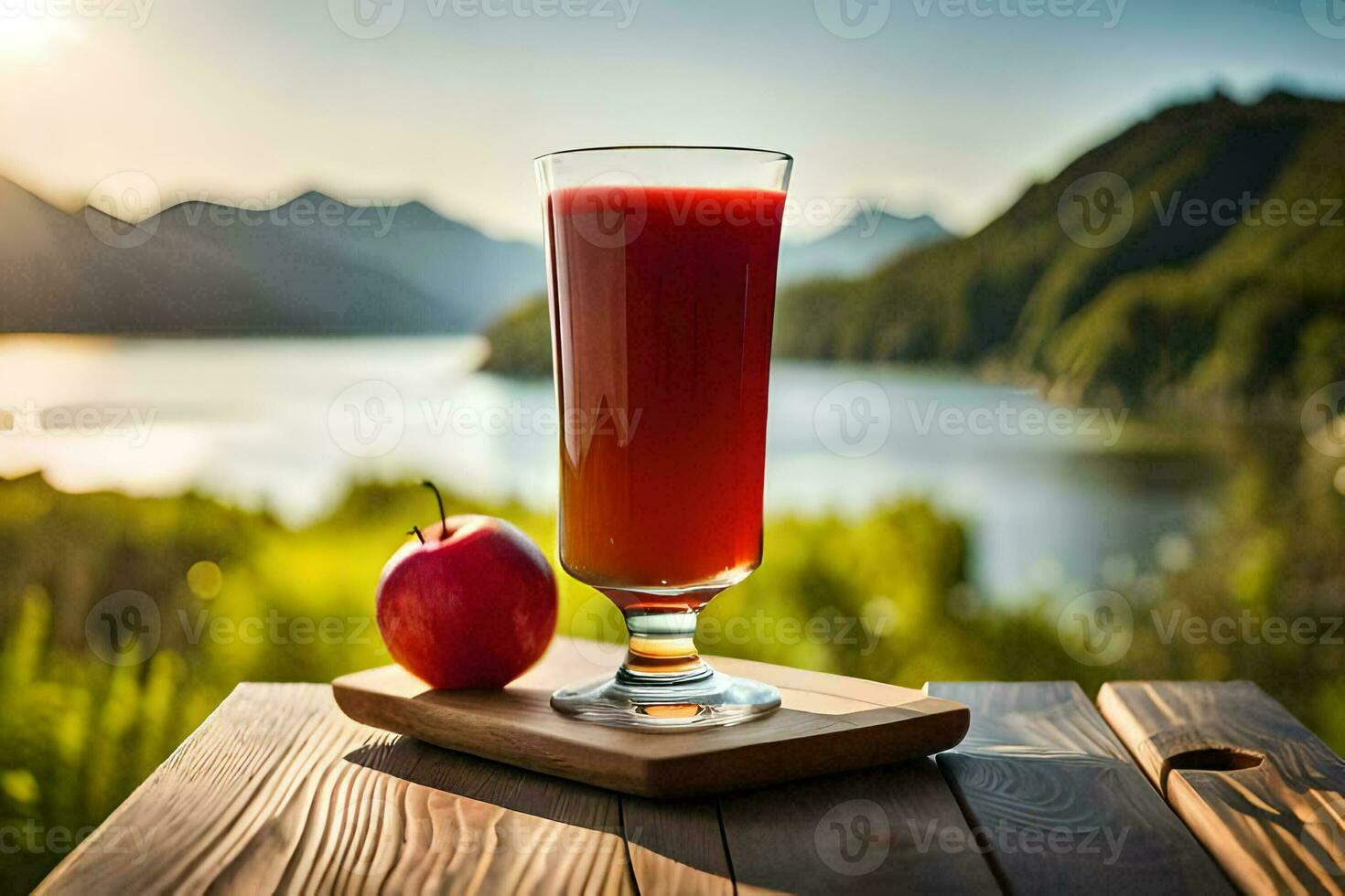 en glas av juice med ett äpple på en trä- tabell. ai-genererad foto