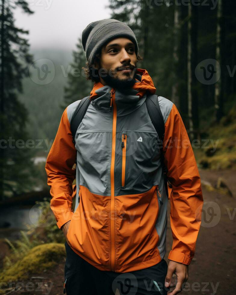 män bär lättvikt vandring jacka funktionell elegant ai generativ foto