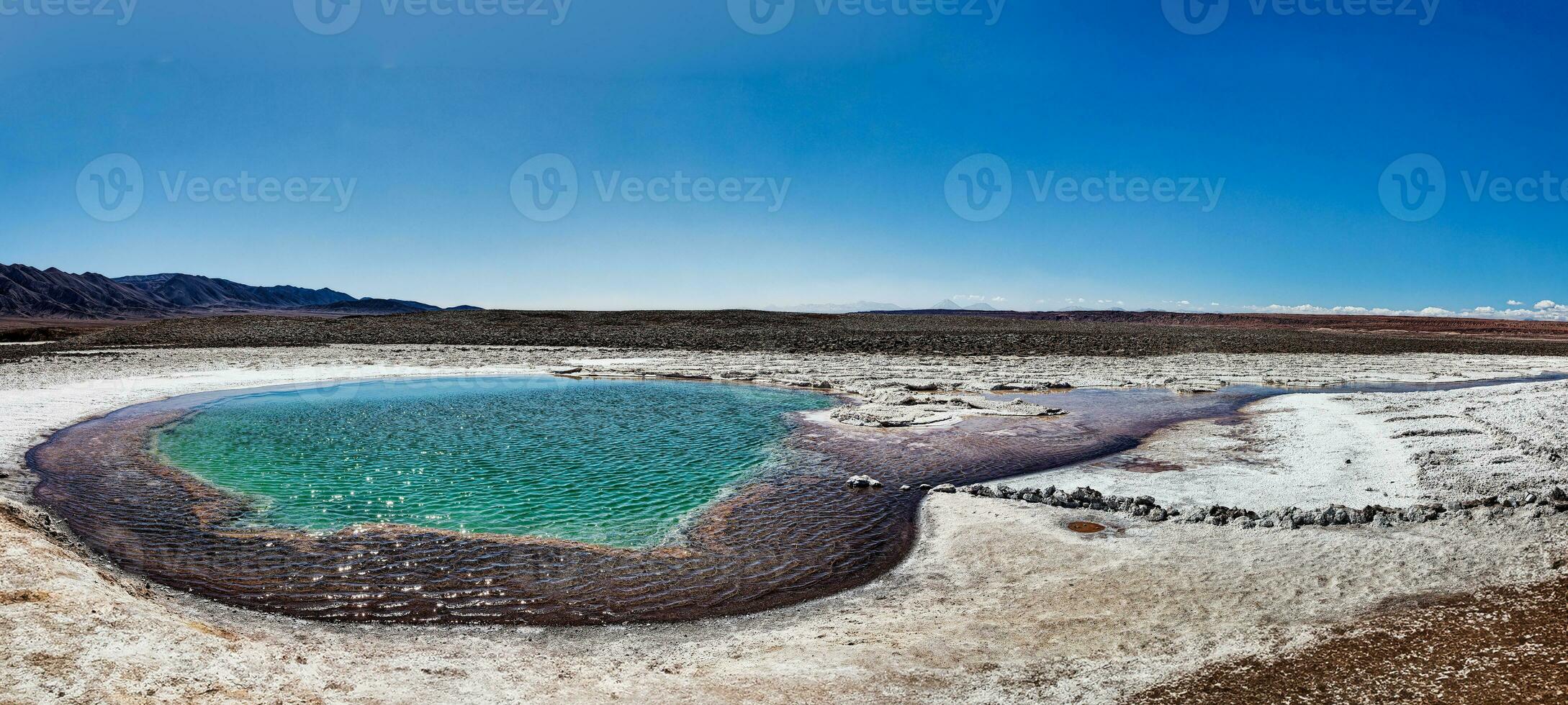 landskap av de dold baltinache laguner - atacama öken- - Chile. foto