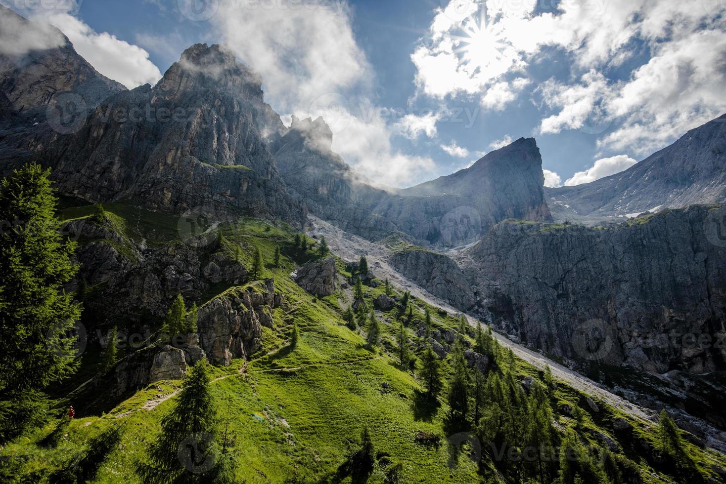 2021 07 10 san martino di castrozza dolomiter och moln foto