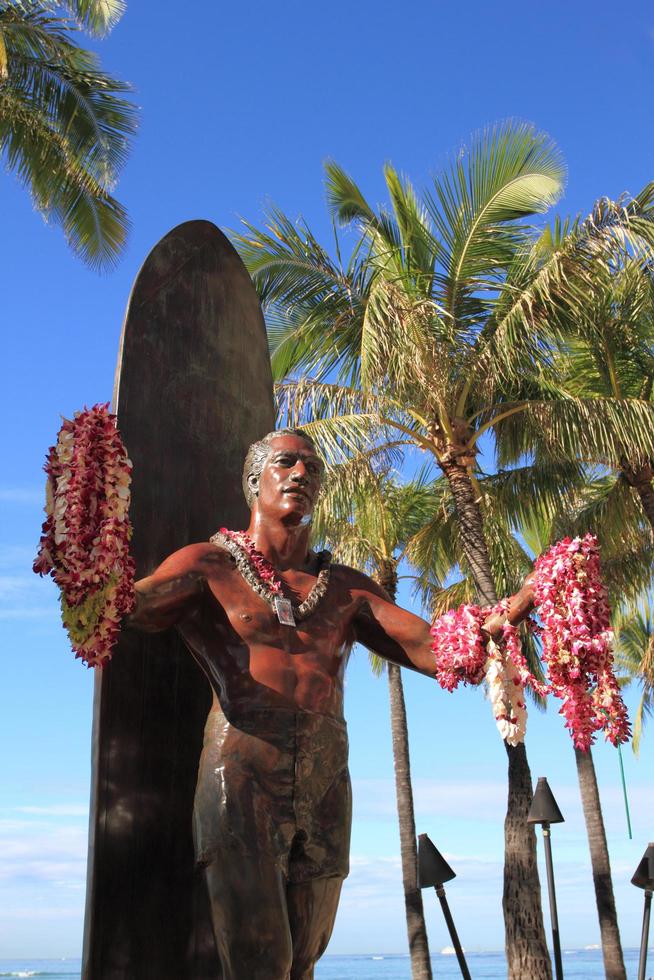 hertig kahanamoku staty i waikiki beach honolulu hawaii foto