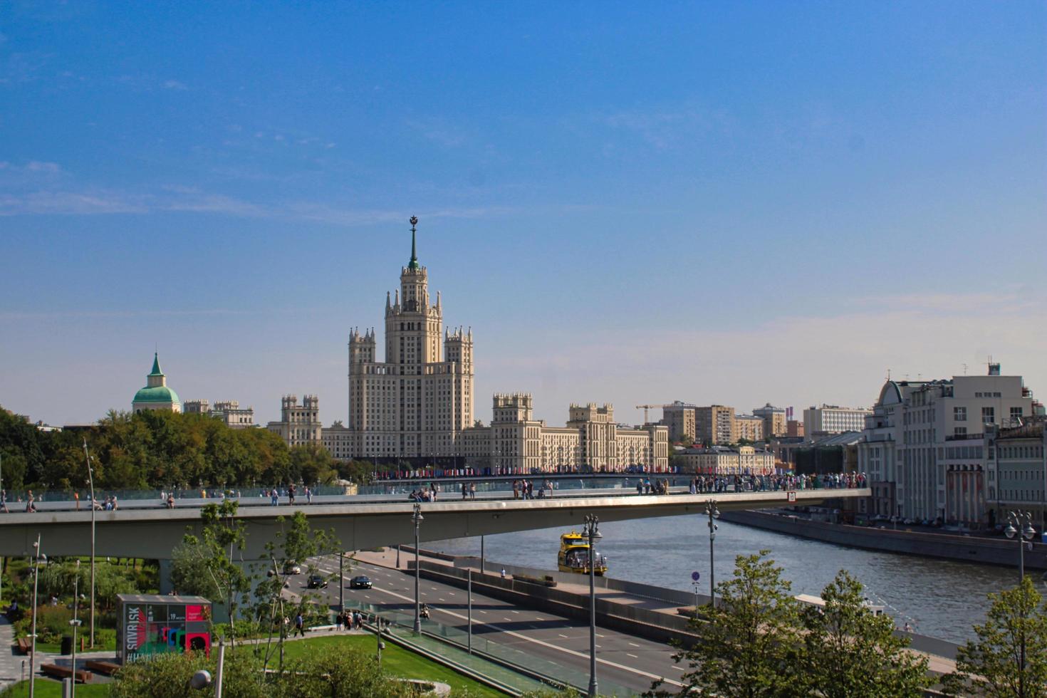 Moskvas skyline sett från zaryadye park foto