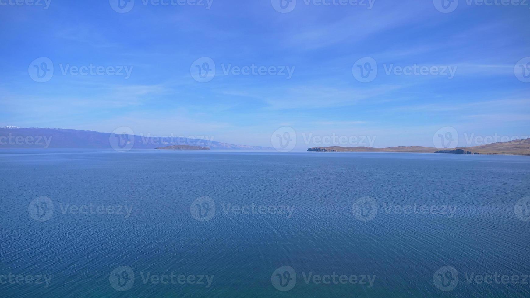 Lake Baikal Olkhon Island i en solig dag, Irkutsk Ryssland. foto