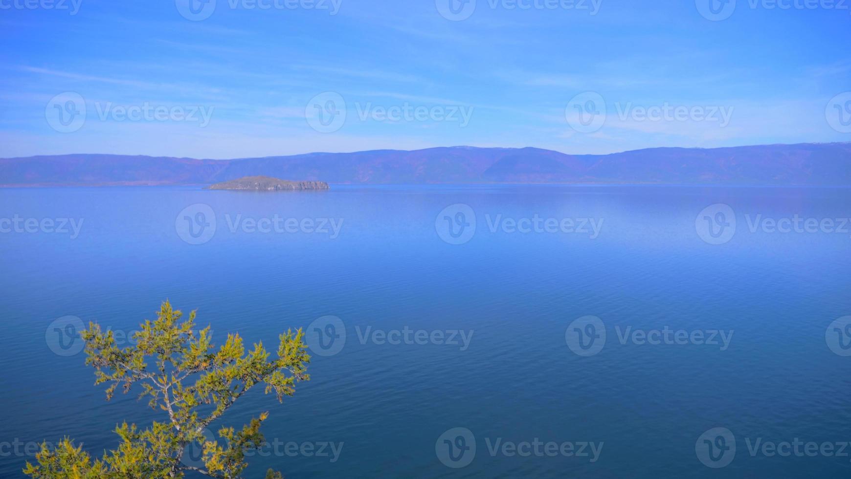 Lake Baikal Olkhon Island i en solig dag, Irkutsk Ryssland. foto