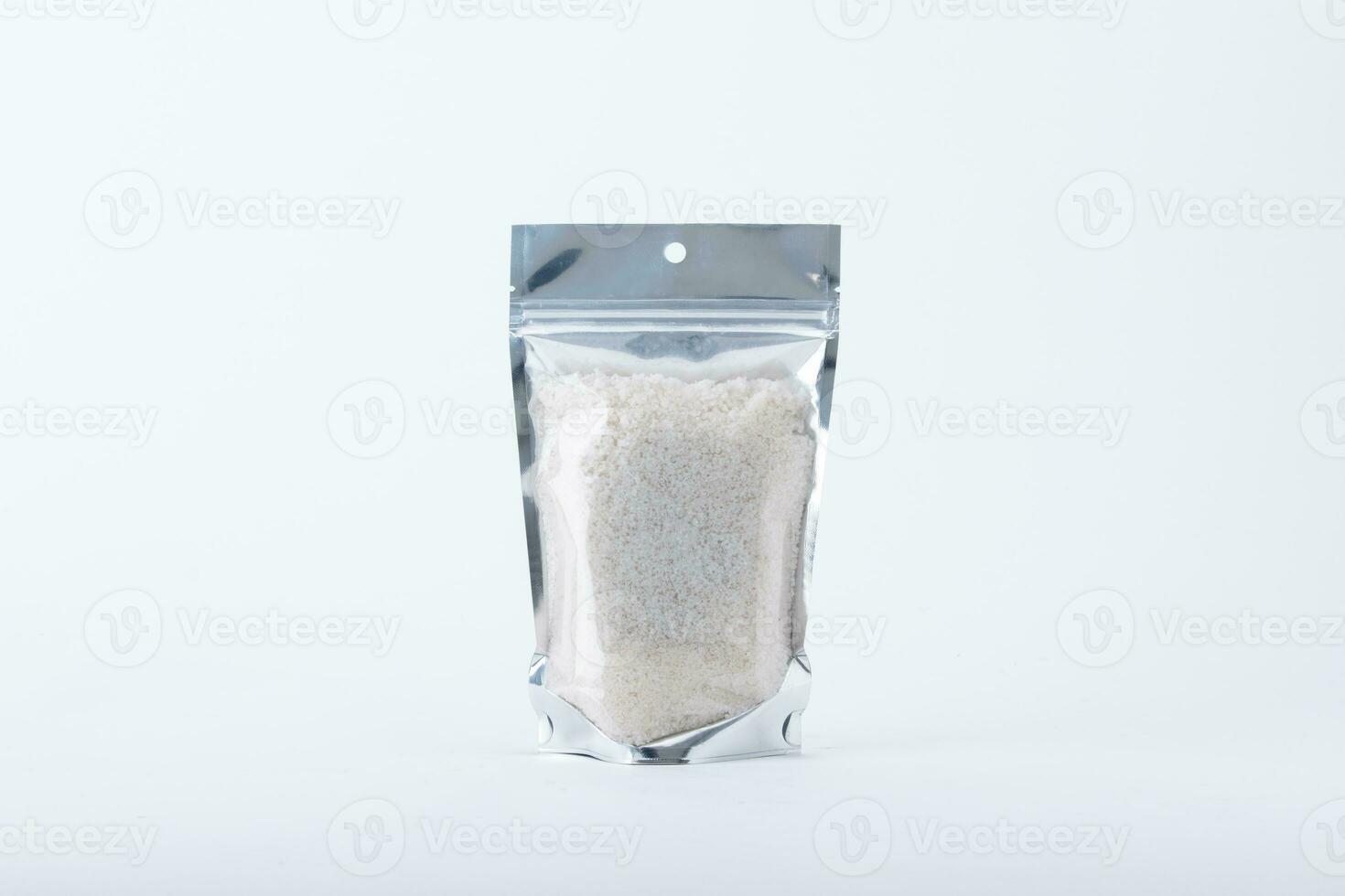 blixtlås låsa förpackning för salt på de vit bakgrund. foto