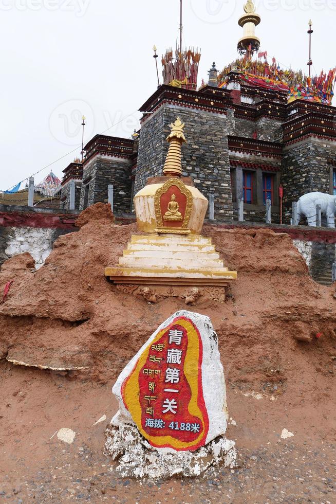 tibetanska buddistiska templet i Laji Shan Qinghai -provinsen Kina foto