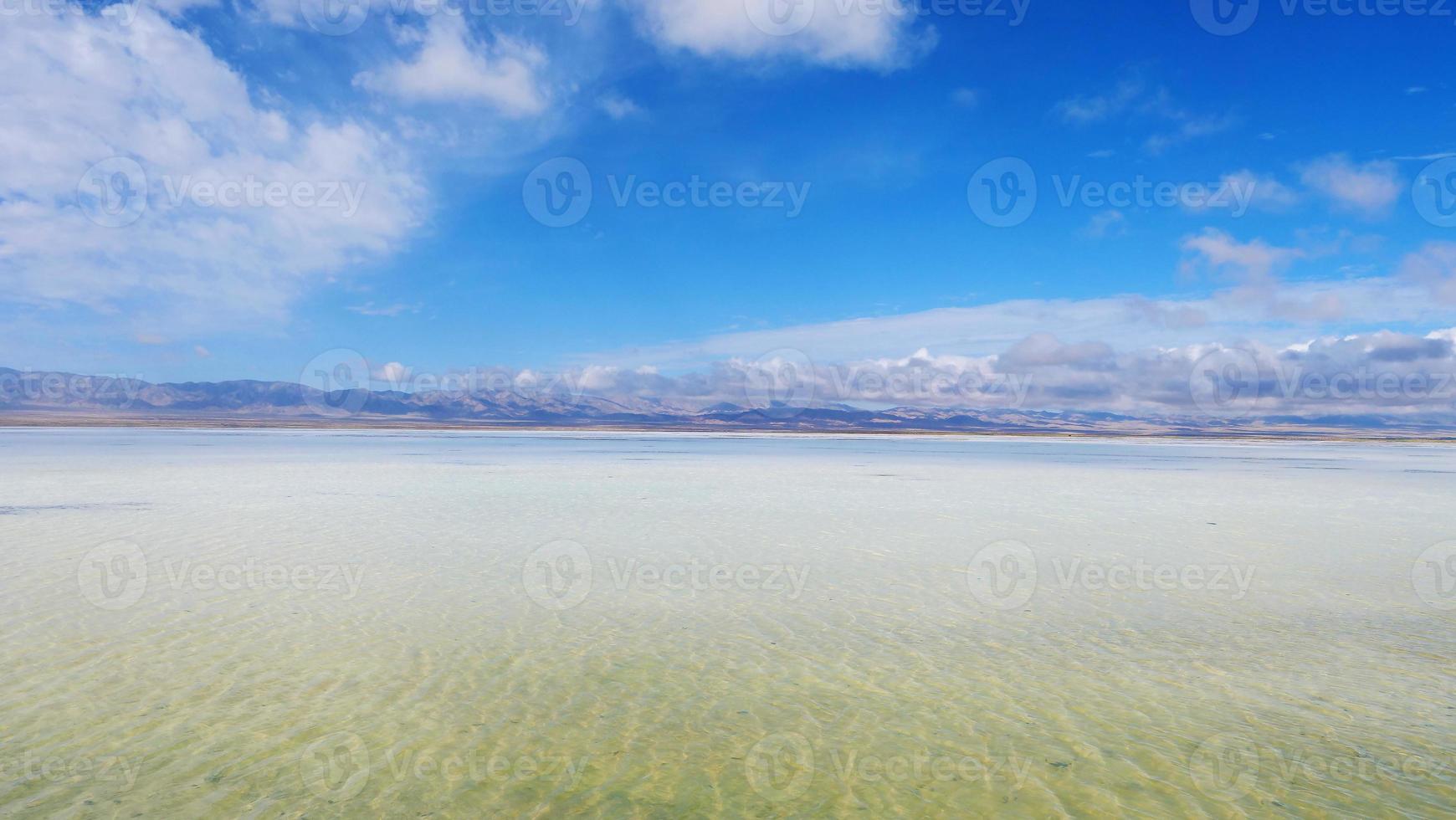 majestätiskt vackert landskap av caka salt lake i Qinghai Kina foto