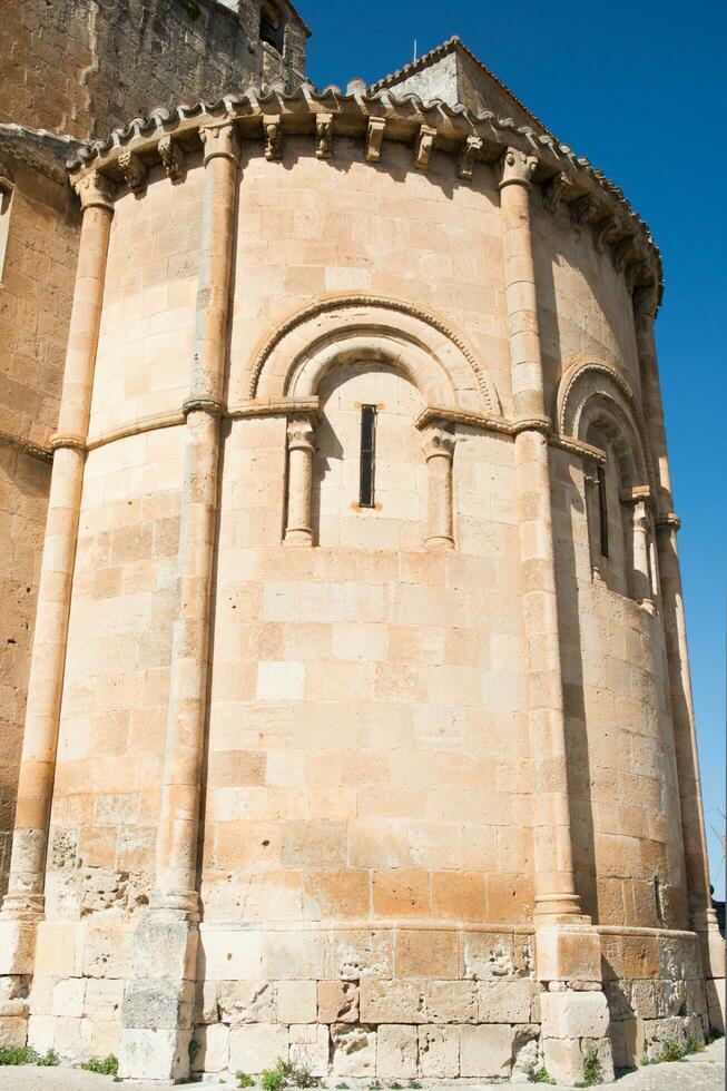 skön absiden på sepulveda kyrka, hängiven till helgon salvador foto