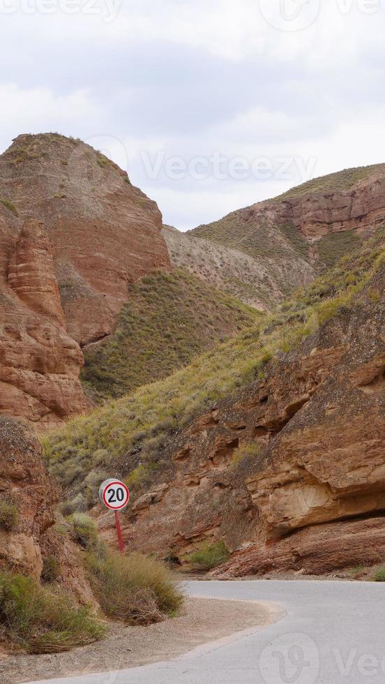 Binggou Danxia naturskönt område i Sunan Zhangye Gansu -provinsen, Kina. foto