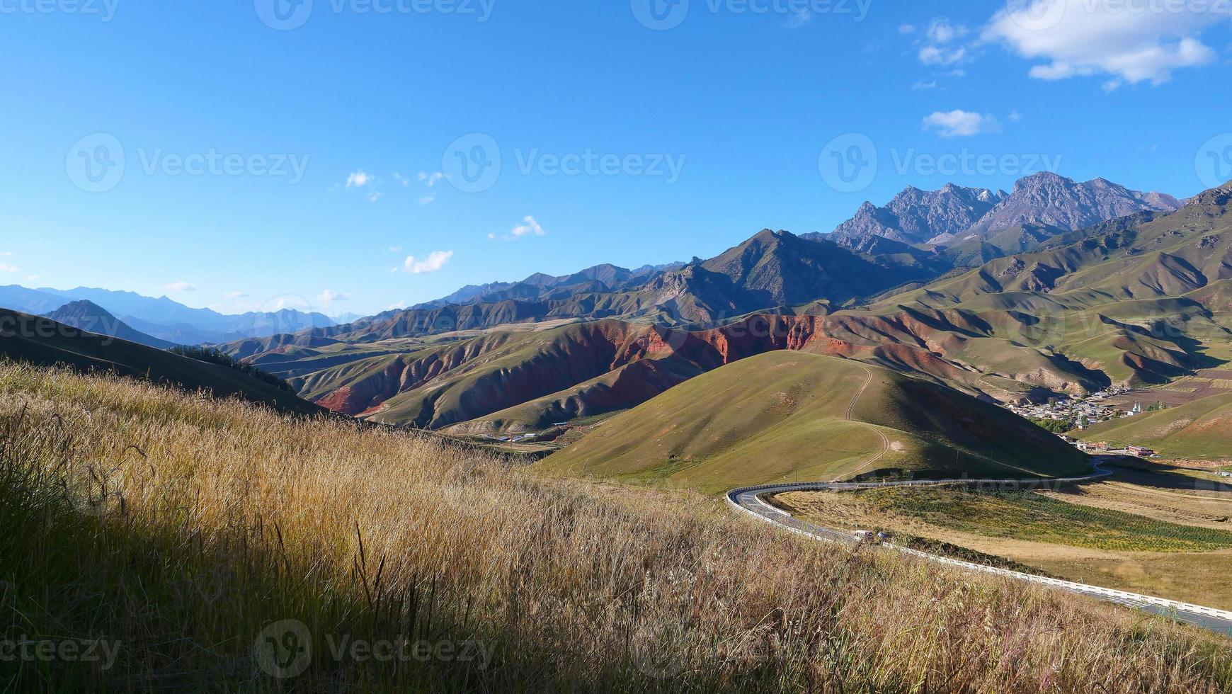 det natursköna qilianska bergsområdet Mount Drow i Qinghai Kina. foto