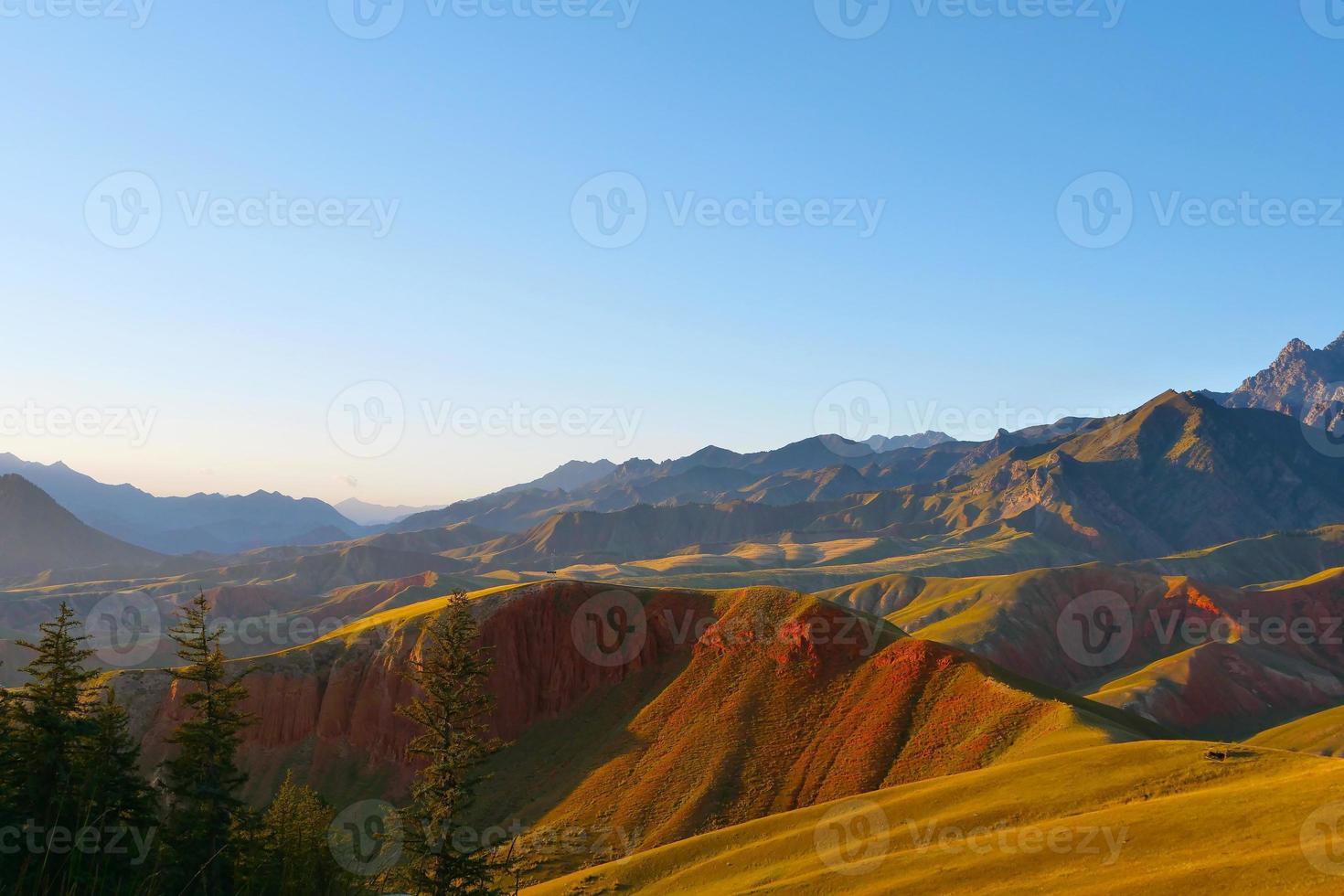 det natursköna qilianska bergsområdet Mount Drow i Qinghai Kina. foto