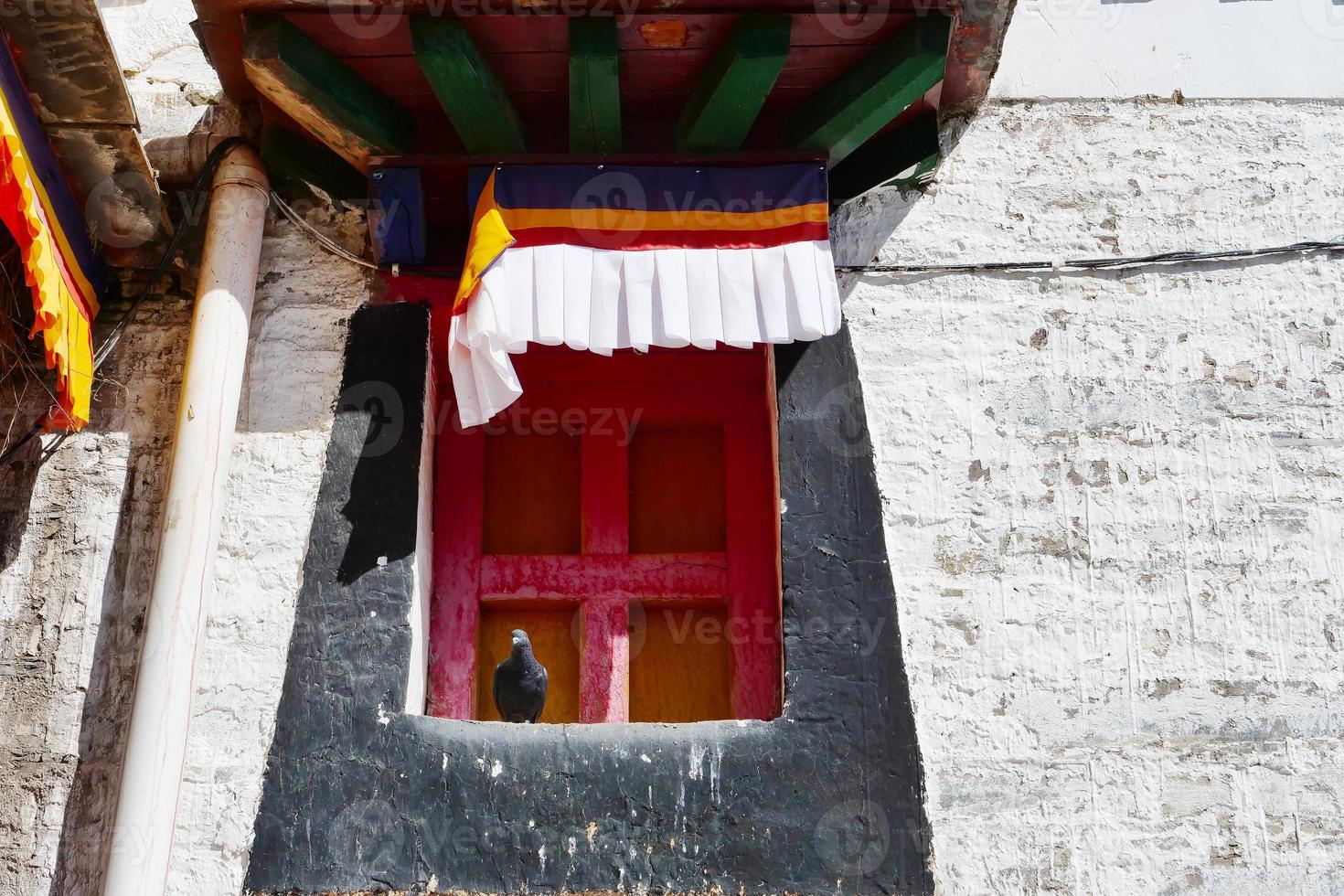 tibetanska buddistiska klostret arou da -templet i Qinghai Kina. foto