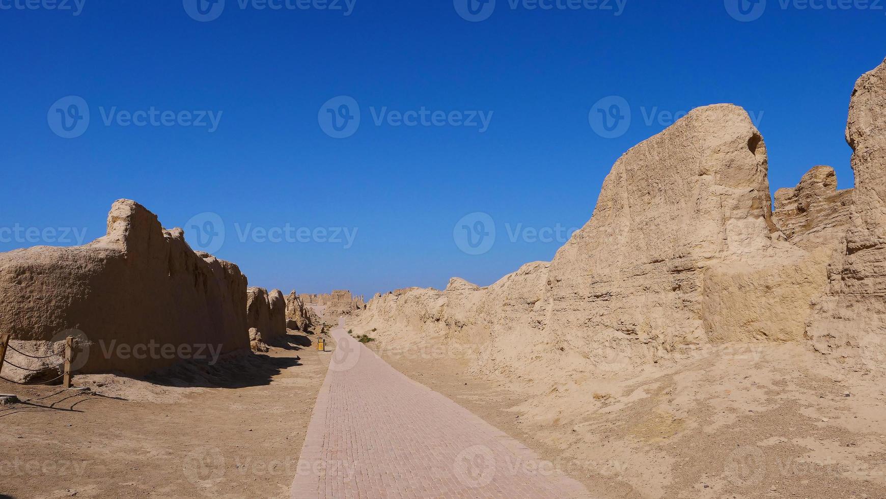 ruinerna av jiaohe som ligger i Xinjiang -provinsen Kina. foto