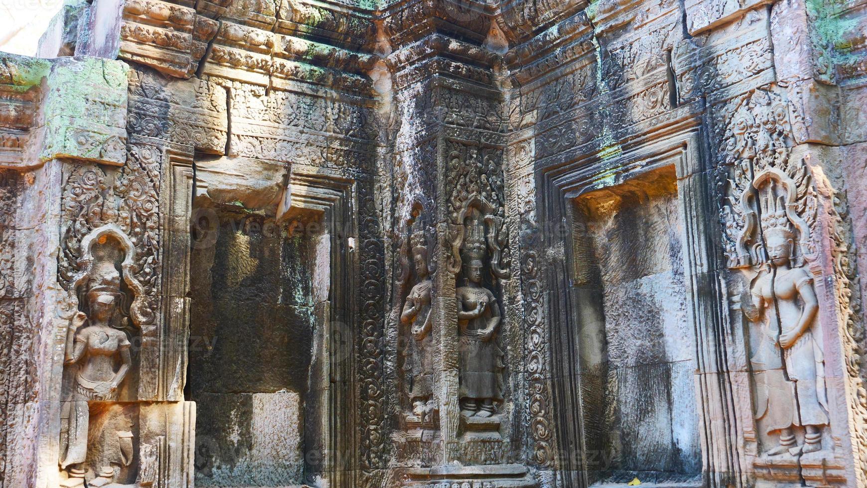 sten carving vid ta prohm tempel, siem skörd kambodja. foto