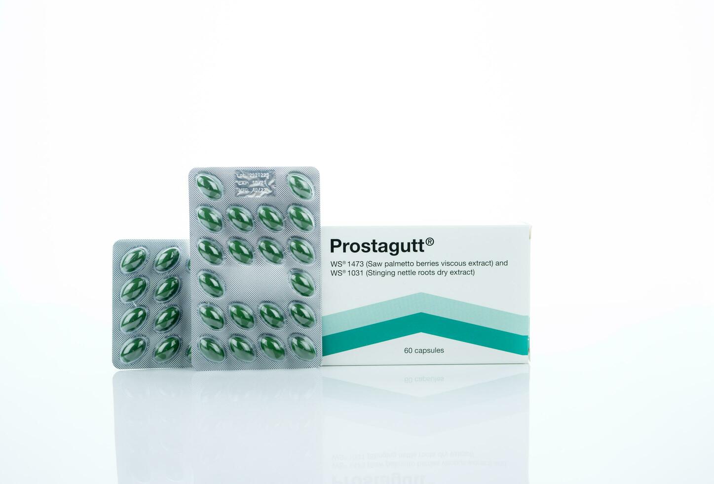 chonburi, thailand-oktober 8, 2023 prostagutt tillverkad förbi katalent Tyskland eberbach gmbh. fick syn på palmetto och nässla extrahera kapsel piller för godartad prostata hyperplasi behandling. wellness i bph. foto