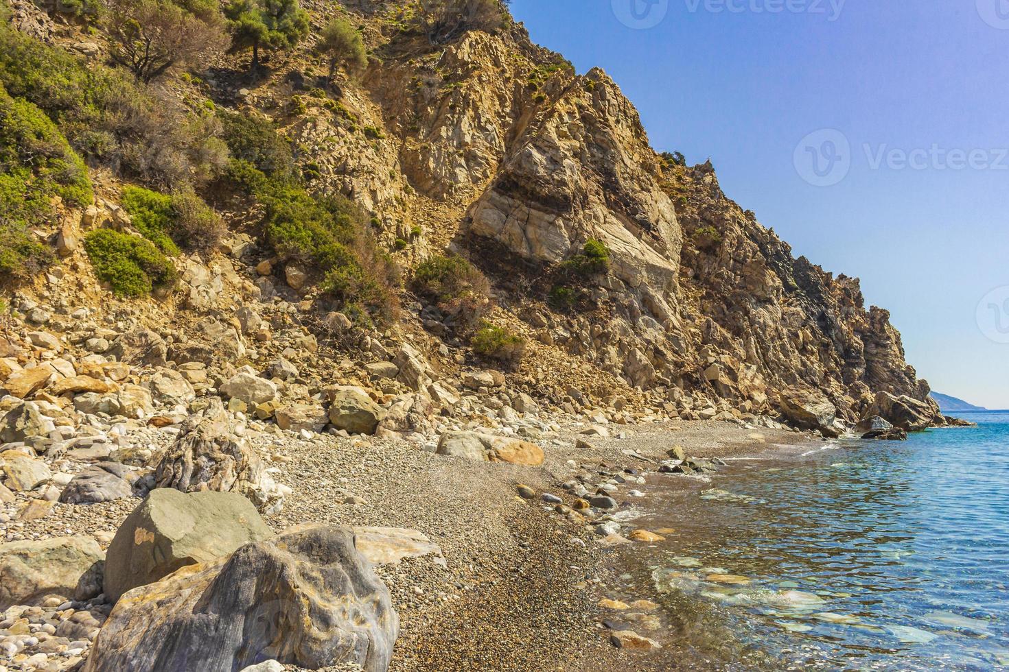 naturlandskap på Kos Island Grekland berg klippor stenar. foto