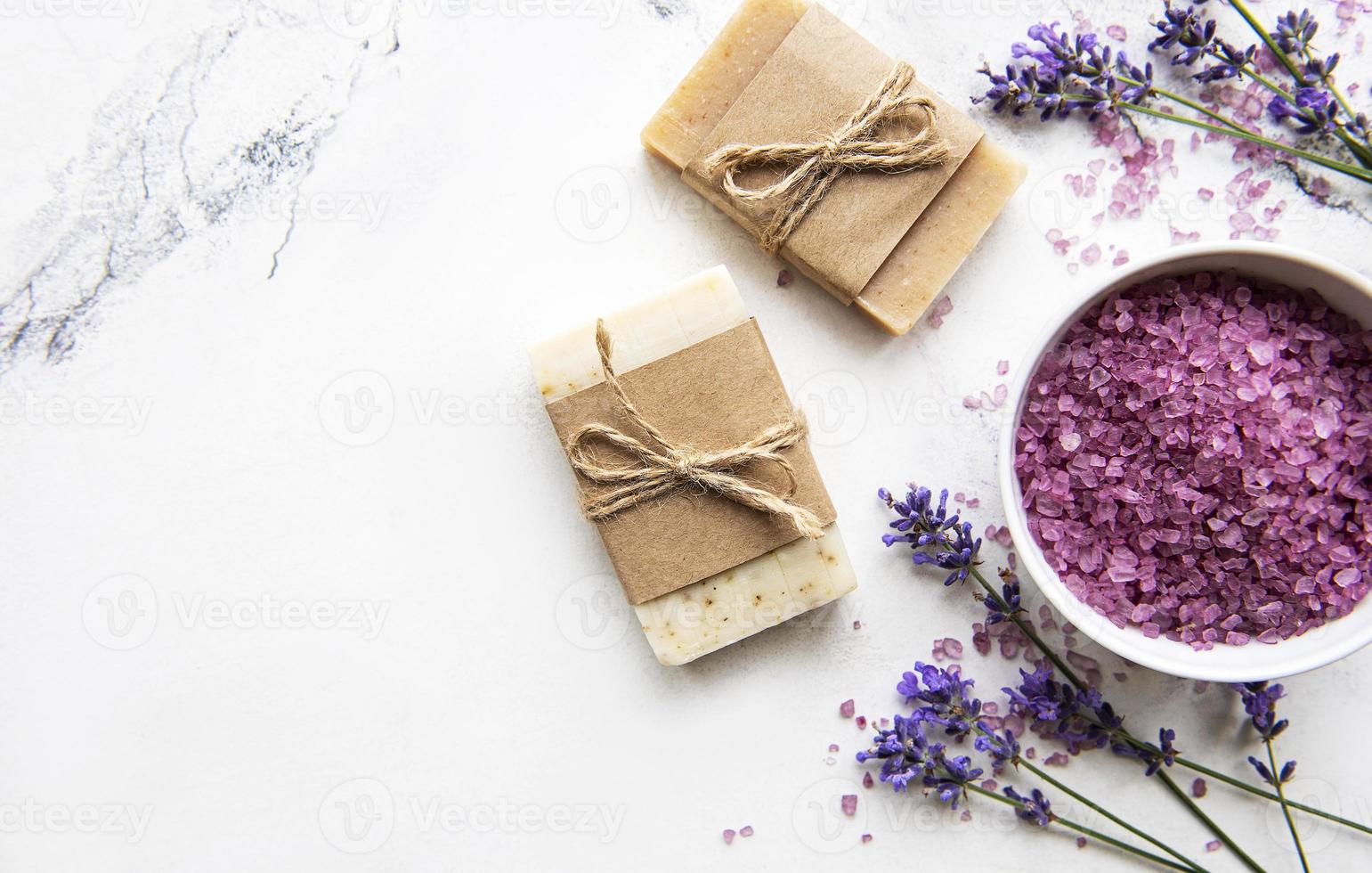 naturlig ekologisk spa -kosmetik med lavendel. foto