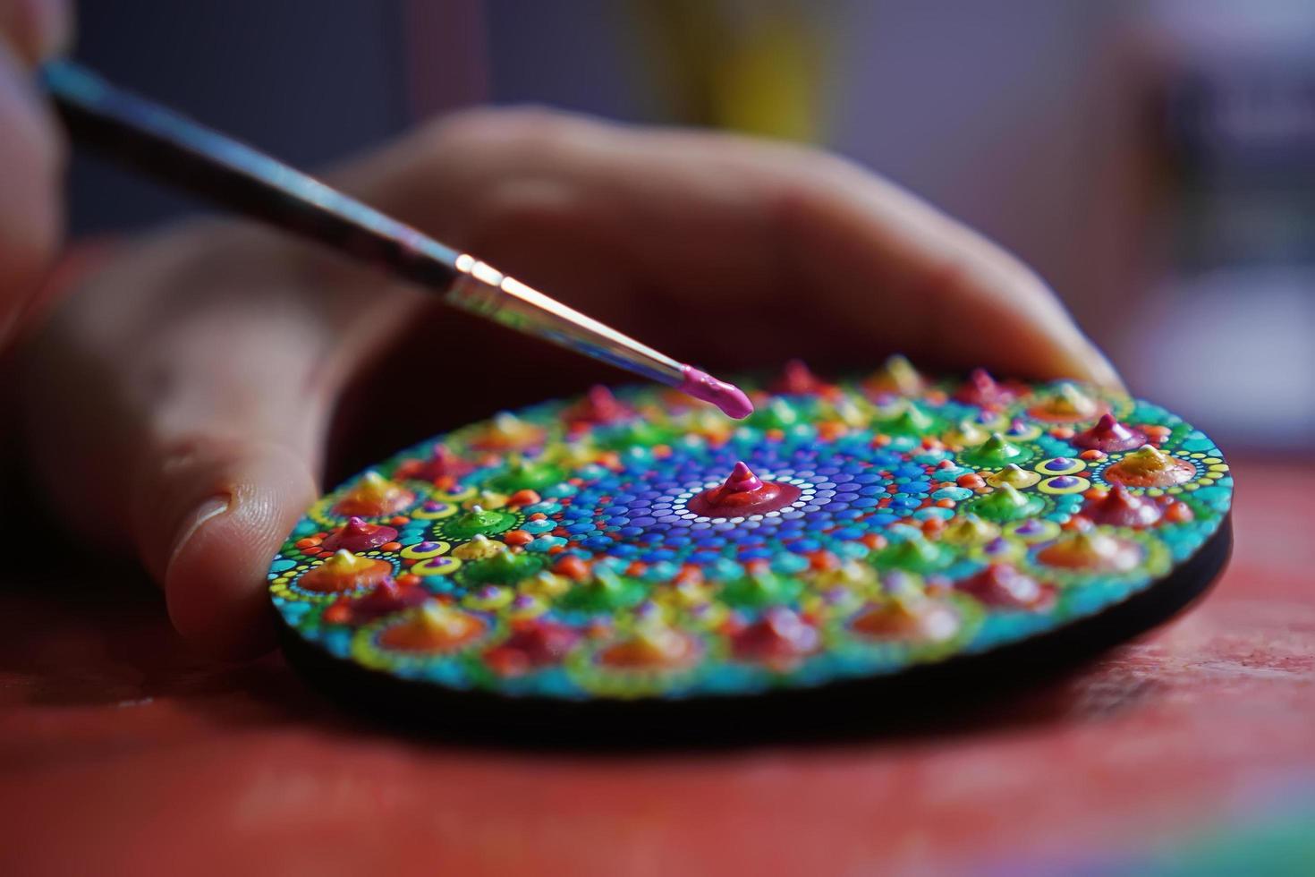 vacker mandala målad med pensel foto